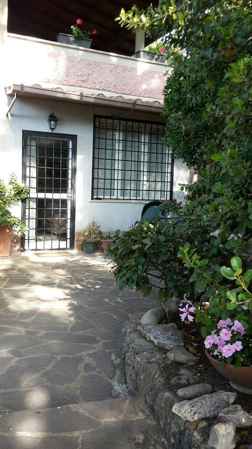 Bed&Breakfast "Fiorella" Sul Lago Кастел Гандолфо Екстериор снимка